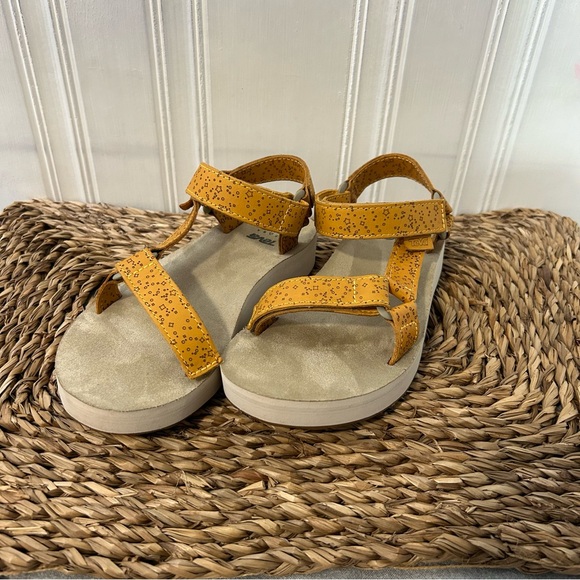 Teva Midform Universal Star Sandals Women’s size 5 - Picture 5 of 5